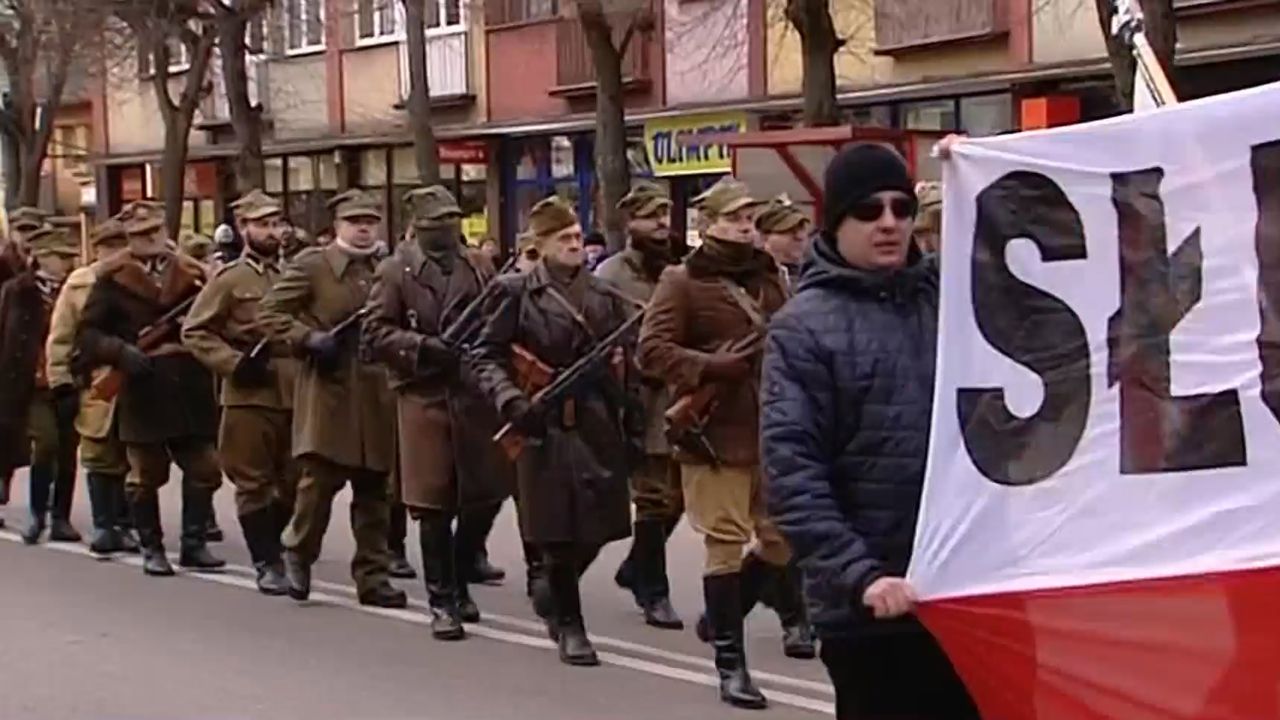 Mimo próby blokady IV Marsz Pamięci Żołnierzy Wyklętych przeszedł ulicami Hajnówki (fot. TVP Info)