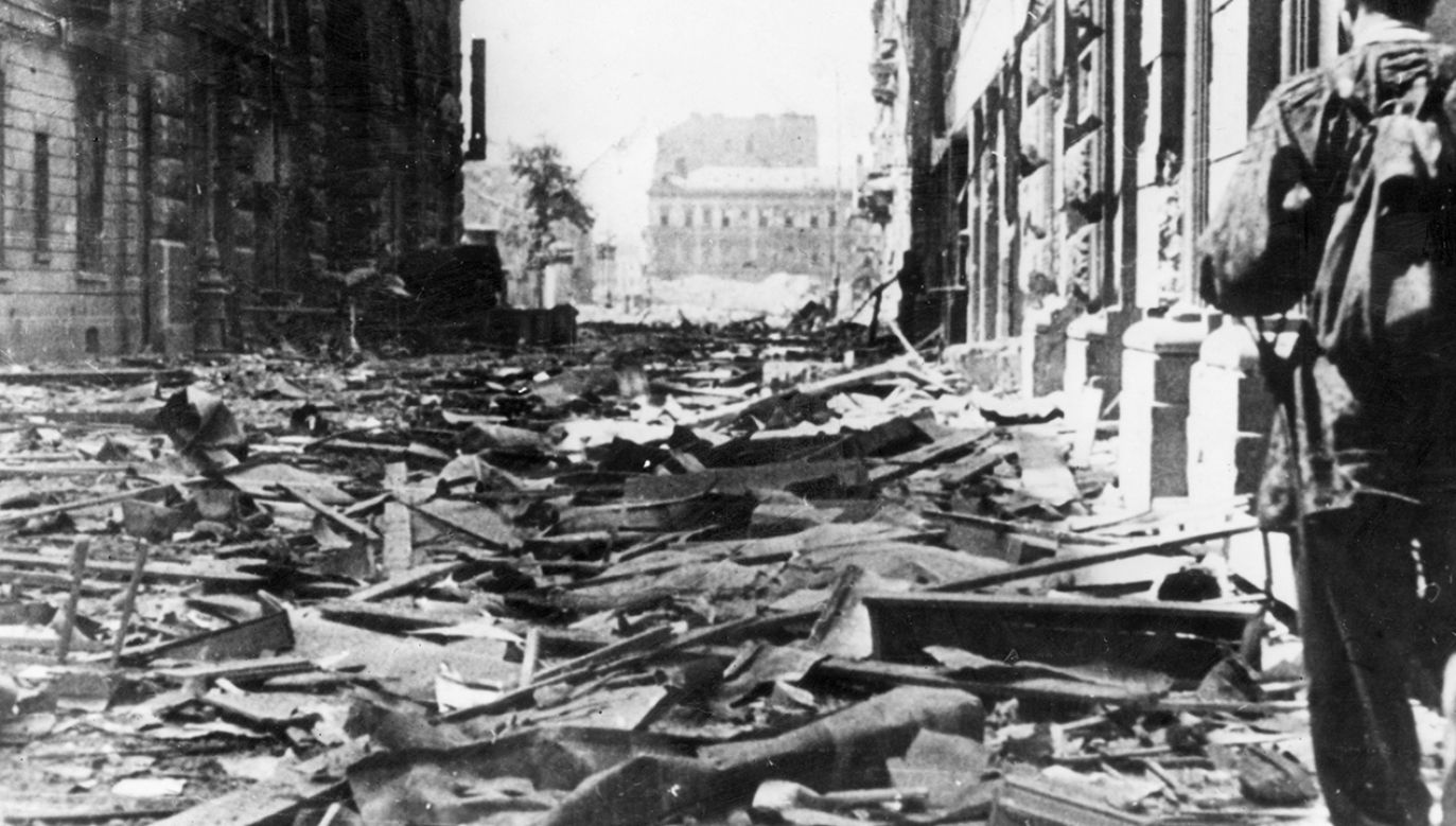 Polska nadal nalega na rozmowy w sprawie niemieckich reparacji za II wojnę światową (fot. Picture Post/Hulton Archive/Getty Images)