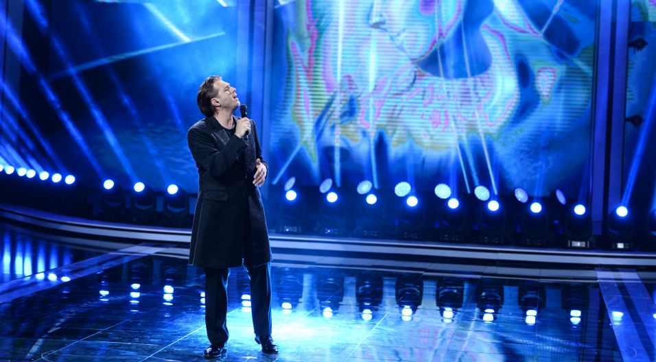 W melancholijny nastrój, wprowadził wodzów Andrzej Lampert swoim wykonaniem poruszającego utworu Bogusława Meca (fot. J. Bogacz/TVP)