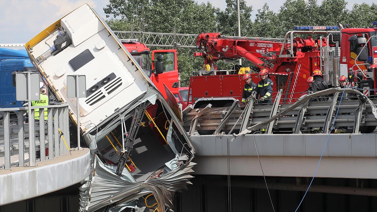 Śledztwo w sprawie wypadku autobusu prowadzi Prokuratura Okręgowa w Warszawie (fot. PAP/Paweł Supernak) Śledztwo w sprawie wypadku autobusu prowadzi Prokuratura Okręgowa w Warszawie (fot. PAP/Paweł Supernak)