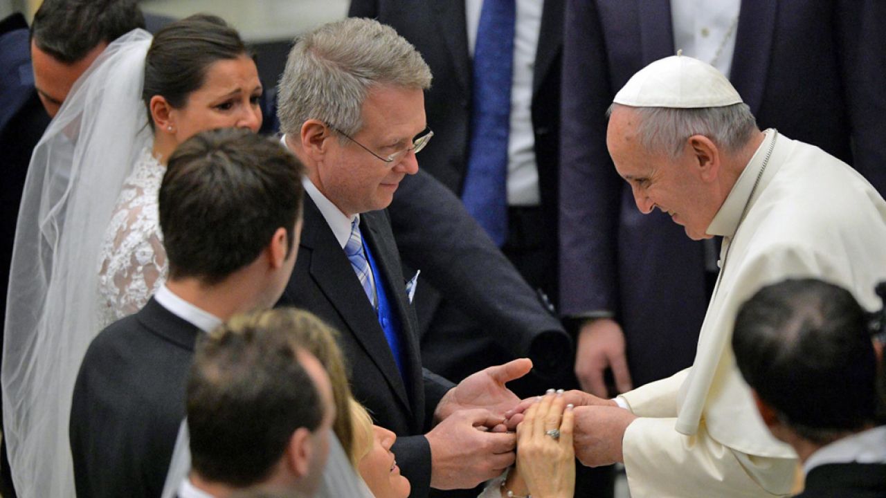 Papież Franciszek na spotkaniu z wiernymi (fot. PAP/EPA/MAURIZIO BRAMBATTI)