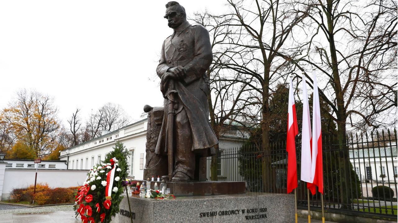 Abp Gądecki podkreśla też, że szczególnie powinniśmy pamiętać o pokoleniach Polaków, które przyczyniły się do odbudowy polskiej państwowości (fot. PAP/Rafał Guz) Abp Gądecki podkreśla też, że szczególnie powinniśmy pamiętać o pokoleniach Polaków, które przyczyniły się do odbudowy polskiej państwowości (fot. PAP/Rafał Guz)