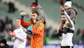 Legia Warszawa – Raków Częstochowa. Hit PKO Ekstraklasy w TVP. Dominik Hładun stanie w bramce