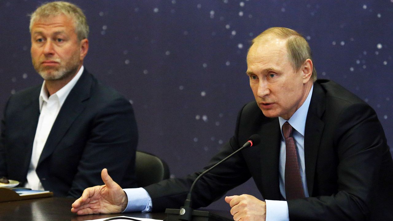 Od lewej: Roman Abramowicz i Władimir Putin (fot. Mikhail Svetlov/Getty Images) Od lewej: Roman Abramowicz i Władimir Putin (fot. Mikhail Svetlov/Getty Images)