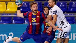 Barca wygrała w poniedziałek z Elverum 39:19 i w dwumeczu okazała się lepsza od Norwegów o 32 gole (fot. PAP / EPA)