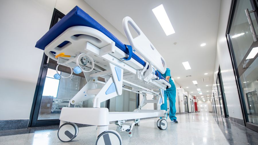 Postulaty OZZL zakładają wzrost wynagrodzeń dla lekarzy specjalistów (fot. SHutterstock/Sirisak_baokaew)