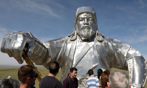 Założyciel imperium mongolskiego nie narzeka na brak zainteresowania. Fot. RENTSENDORJ BAZARSUKH / Reuters / Forum 