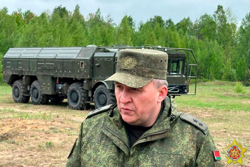 Міністр абароны Віктар Хрэнін выступае з заявай пра пачатак праверкі. (Фота: Министерство обороны Республики Беларусь / Telegram)