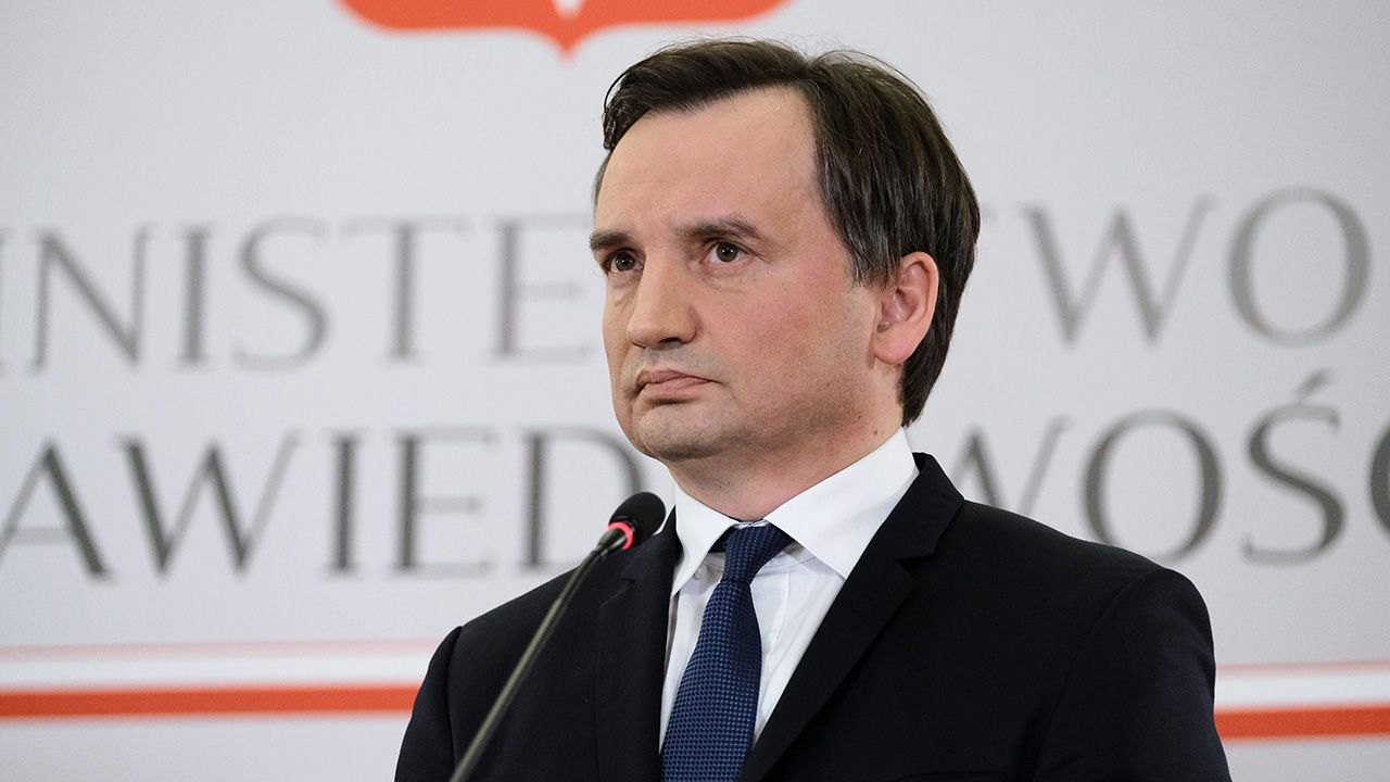 Wyborcza Uderza W Zone Ziobry Czuchnowski Napisal Ze Ma Te Akta Od 5 Lat Ale Teraz Nie Ma Wyjscia Wieszwiecej Tvp Info