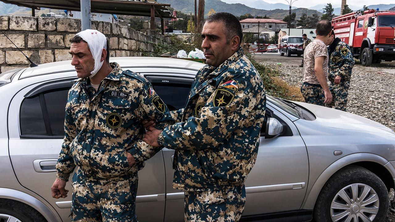 Po 10 dniach intensywnych starć azerbejdżańsko-armeńskich pojawiła się szansa, choć wciąż niewielka, na deeskalację (fot. Brendan Hoffman/Getty Images)