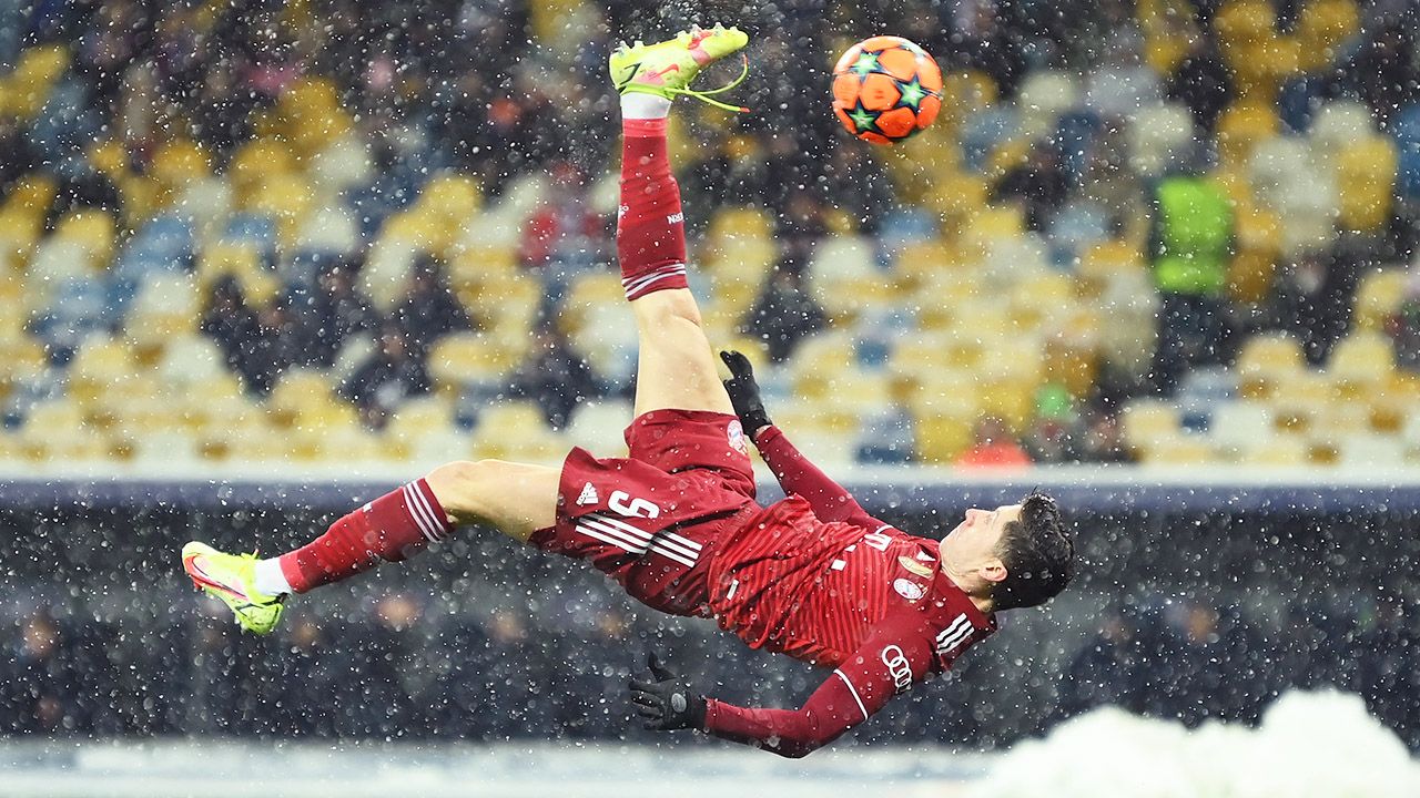 Gol Lewandowskiego w meczu z Dynamem Kijów (fot. Sebastian Widmann/Getty Images) Gol Lewandowskiego w meczu z Dynamem Kijów (fot. Sebastian Widmann/Getty Images)