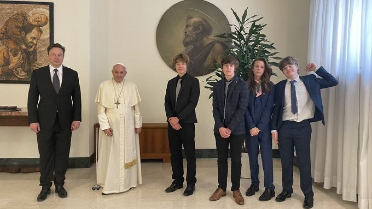 Elon Musk z dziećmi u papieża Franciszka (fot.  Twitter/@elonmusk)