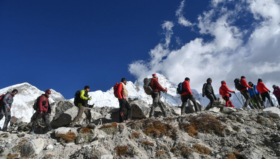 Kolejki Nie Tylko Na Giewont Nepal Ograniczy Wyjscia Na Everest Tvp Info