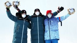 Szwajcar Ryan Regez okazał się najlepszy w ski crossie (fot. Getty)