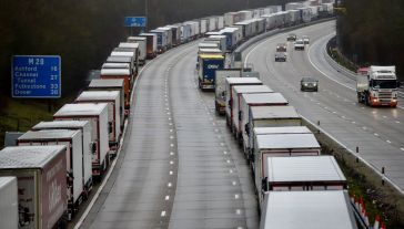 Ogromne korki przy dojeździe do Dover (fot. A.Langley/Anadolu/Getty Images)