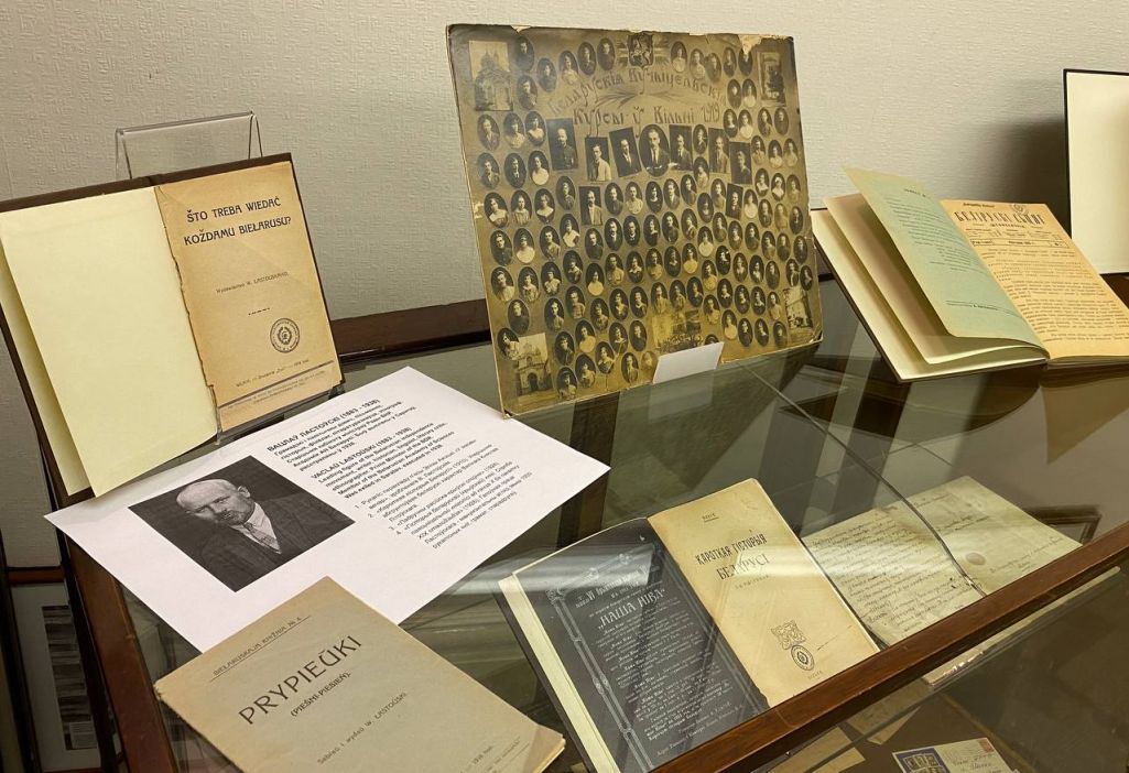 Экспазіцыя ў Скарынаўскай бібліятэцы ў Лондане. (Фота: Francis Skaryna Belarusian Library and Museum in London / Facebook)