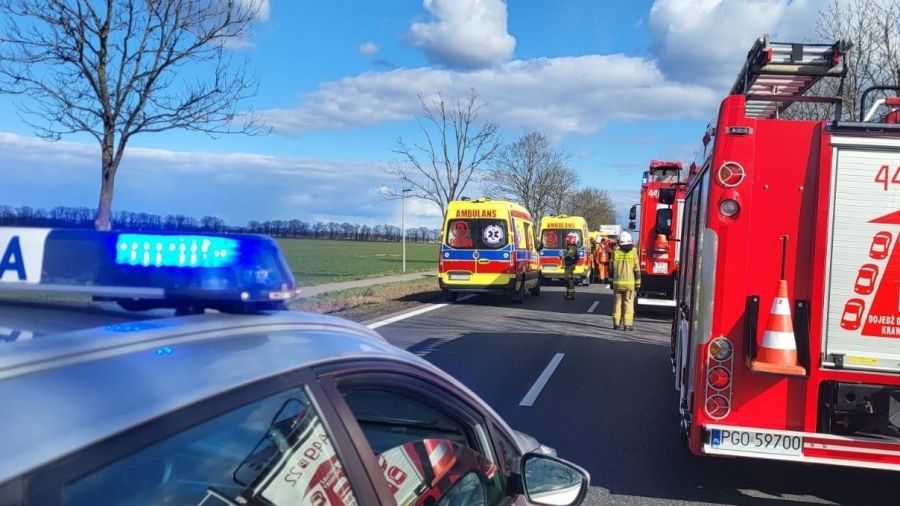 Zderzenie czterech samochodów na DK11. Uwaga kierowcy (fot. OSP KSRG Grodzisk Wlkp. zdj. ilust.)