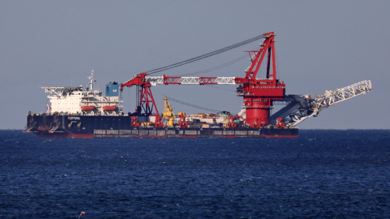 Statek „Fortuna” ukłądajacy rurociąg Nord Stream 2 (fot. arch PAP/ Bernd Wüstneck/dpa-Zentralbild/dpa) Statek „Fortuna” ukłądajacy rurociąg Nord Stream 2 (fot. arch PAP/ Bernd Wüstneck/dpa-Zentralbild/dpa)