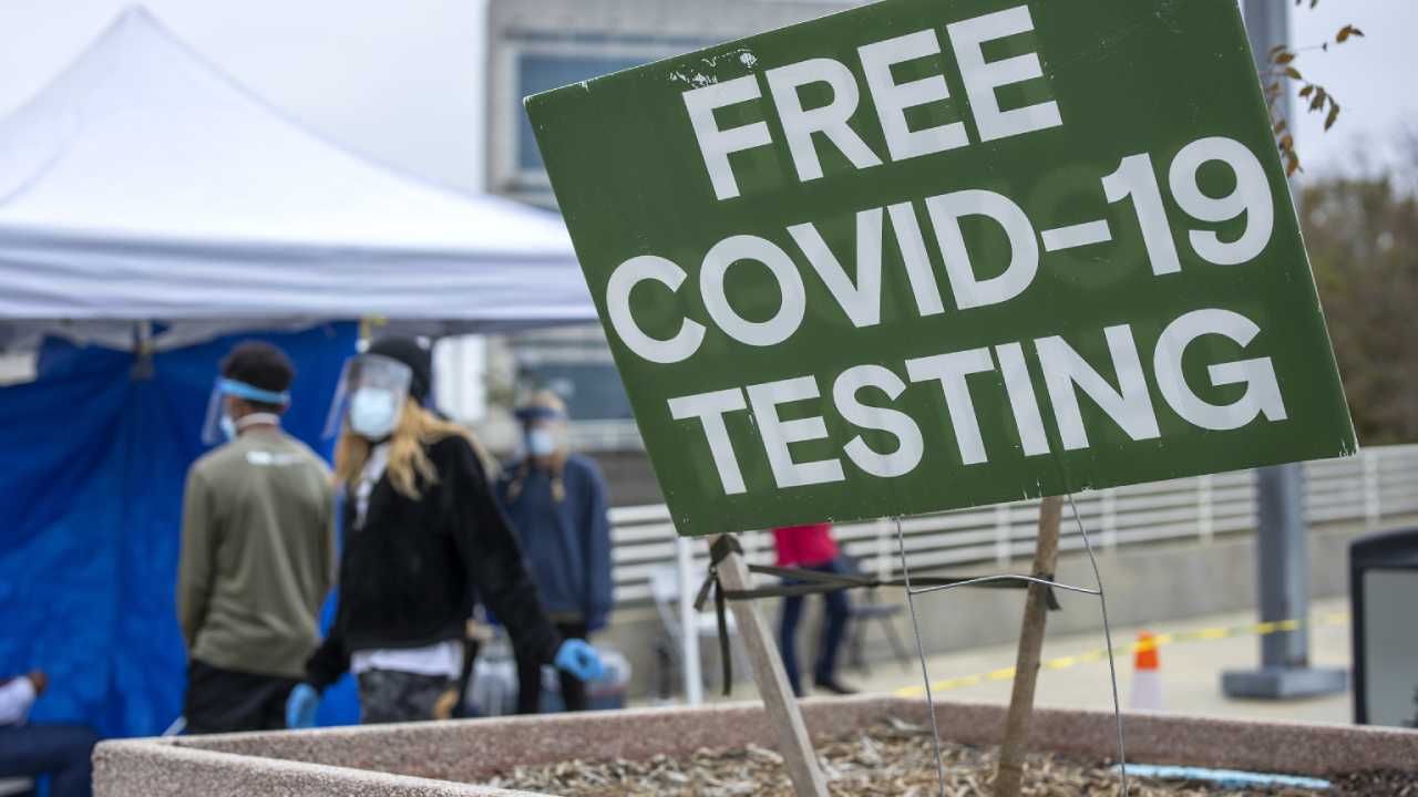 W USA wykonuje się rekordową liczbę testów na obecność COVID-19 (fot. PAP/EPA/ERIK S. LESSER) W USA wykonuje się rekordową liczbę testów na obecność COVID-19 (fot. PAP/EPA/ERIK S. LESSER)