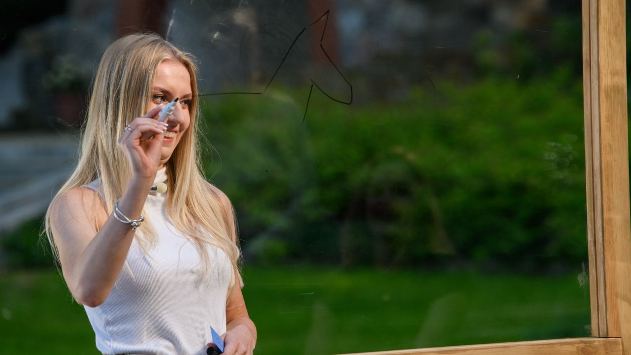 ... i zaprosił je do wspólnej zabawy (fot. TVP)