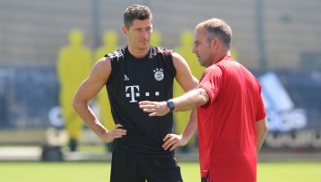 Robert Lewandowski pracował razem z Hansim Flickiem w Bayernie Monachium. Ich drogi znów się zeszły (fot. Getty) Robert Lewandowski pracował razem z Hansim Flickiem w Bayernie Monachium. Ich drogi znów się zeszły (fot. Getty)