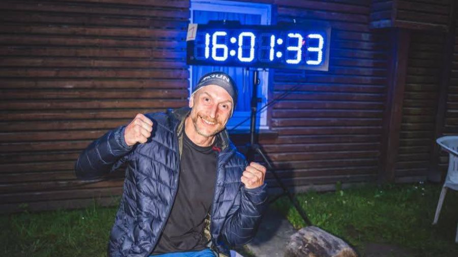 Policjant z Leszna ustanowił rekord świata w biegu ultra (fot. Policja Leszno/Caroline Dupont Photography)