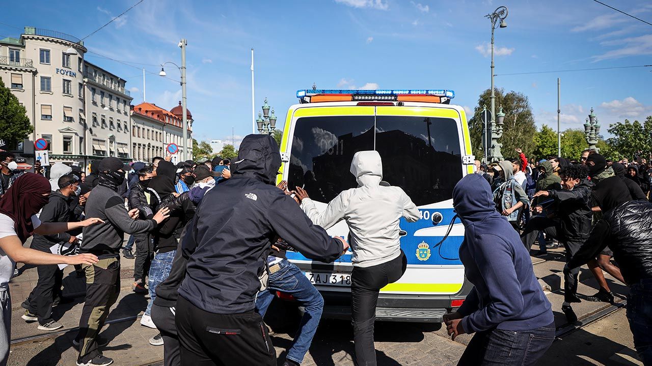 Niespokojnie było w niedzielę podczas samego protestu w Goeteborgu (fot. PAP/EPA/ADAM IHSE) Niespokojnie było w niedzielę podczas samego protestu w Goeteborgu (fot. PAP/EPA/ADAM IHSE)