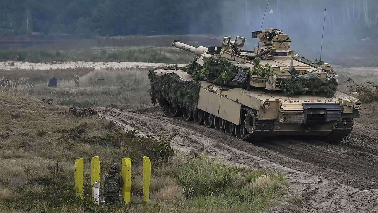Chodzi o 30 czołgów Abrams (fot. Artur Widak/NurPhoto via Getty Images) Chodzi o 30 czołgów Abrams (fot. Artur Widak/NurPhoto via Getty Images)