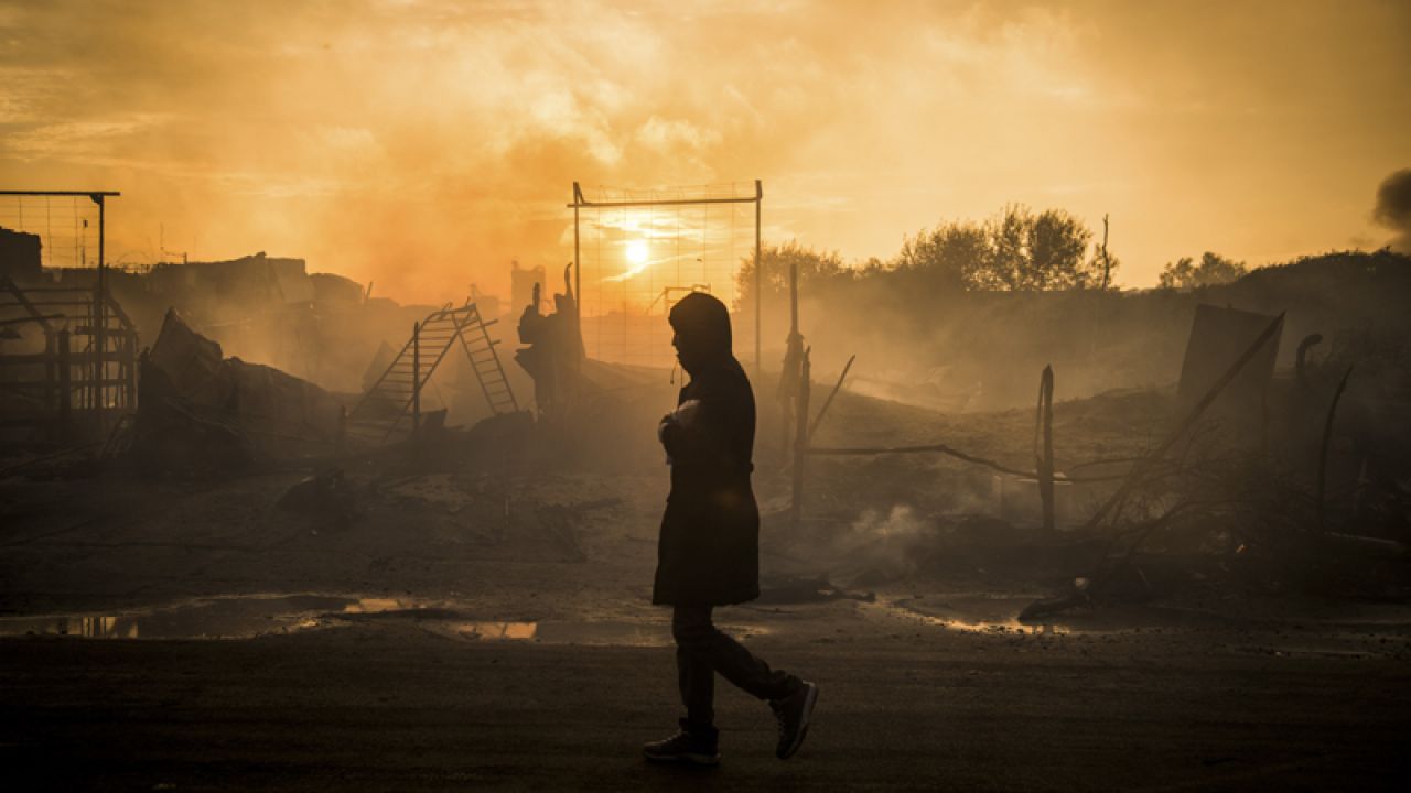 Pod koniec października ub.r. zlikwidowano dziki obóz imigrantów (fot. NnoMan Cadoret/Anadolu Agency/Getty Images)