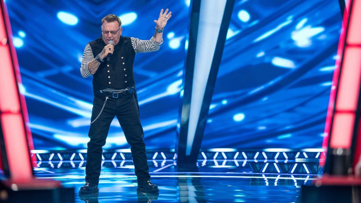 Bogusław Buczkowski w programie „The Voice Senior” wykonał piosenkę „10 w skali Beauforta” i dołączył do drużyny Roberta Janowskiego. Fot. Waldemar Kompała/ TVP