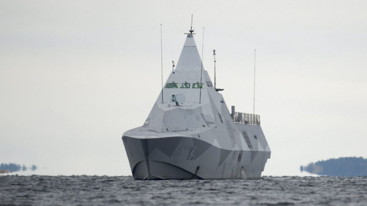 Szwedzkie siły zbrojne od pięciu dni szukają tajemniczej podwodnej jednostki (fot. PAP/EPA/FREDRIK SANDBERG)