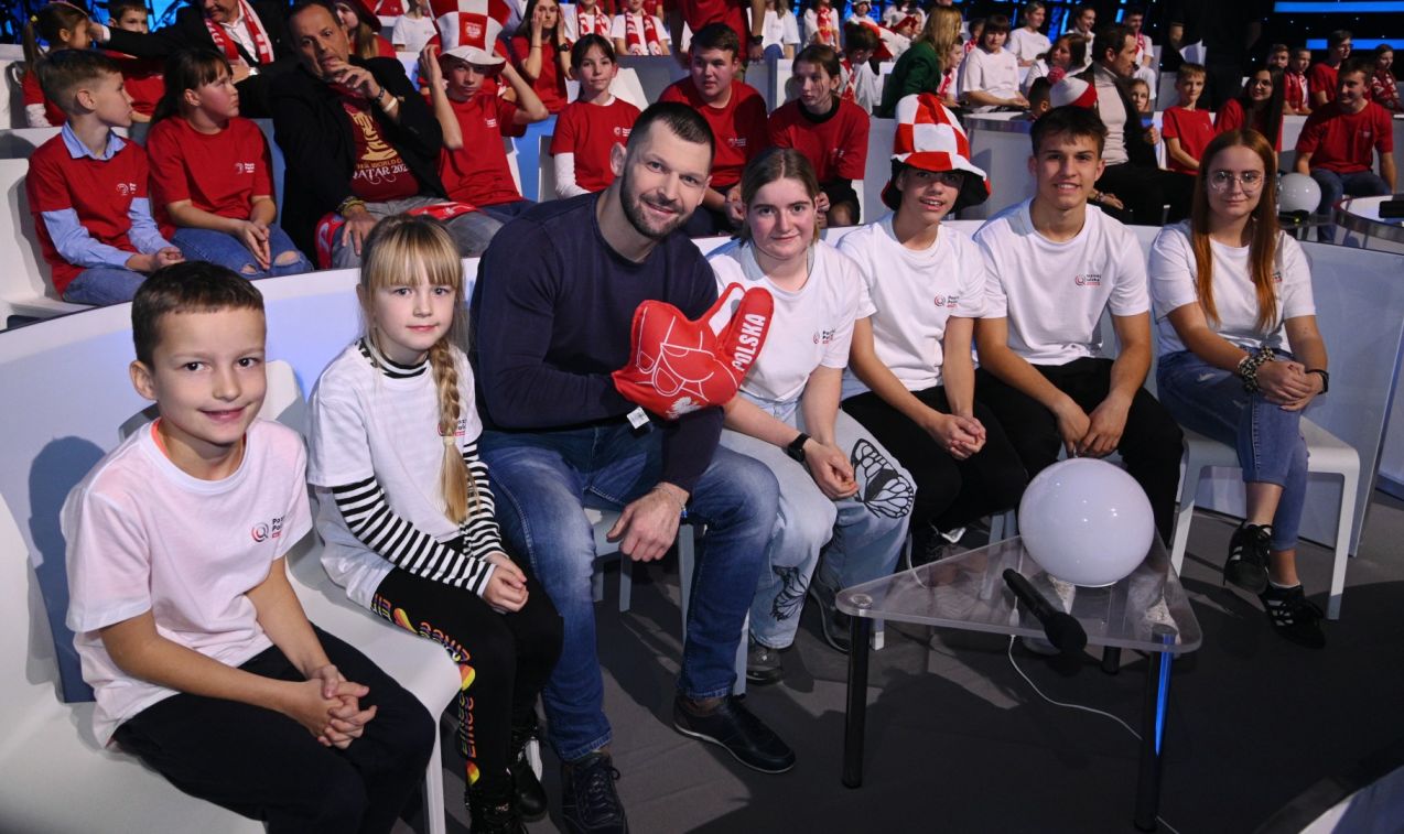Kapitanami drużyn byli znani sportowcy i artyści, m.in. sztangista Szymon Kołecki (fot. TVP)