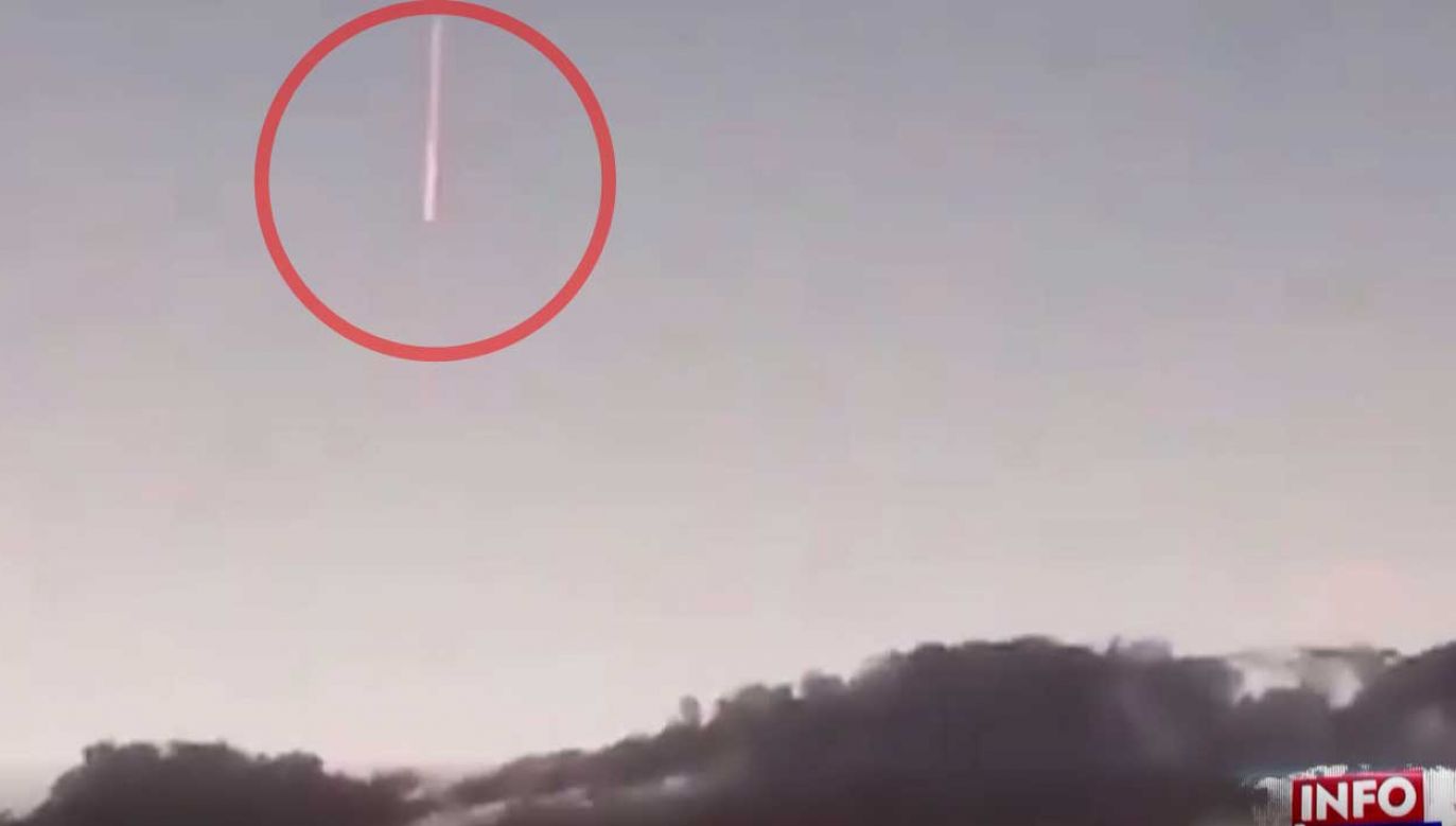 Przelotowi meteorytu towarzyszył potężny huk (fot. TVP Info)