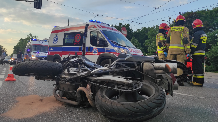 Śmiertelny wypadek na DK92 w Bolewicku. Nie żyje 50-letni motocyklista po zderzeniu z samochodem