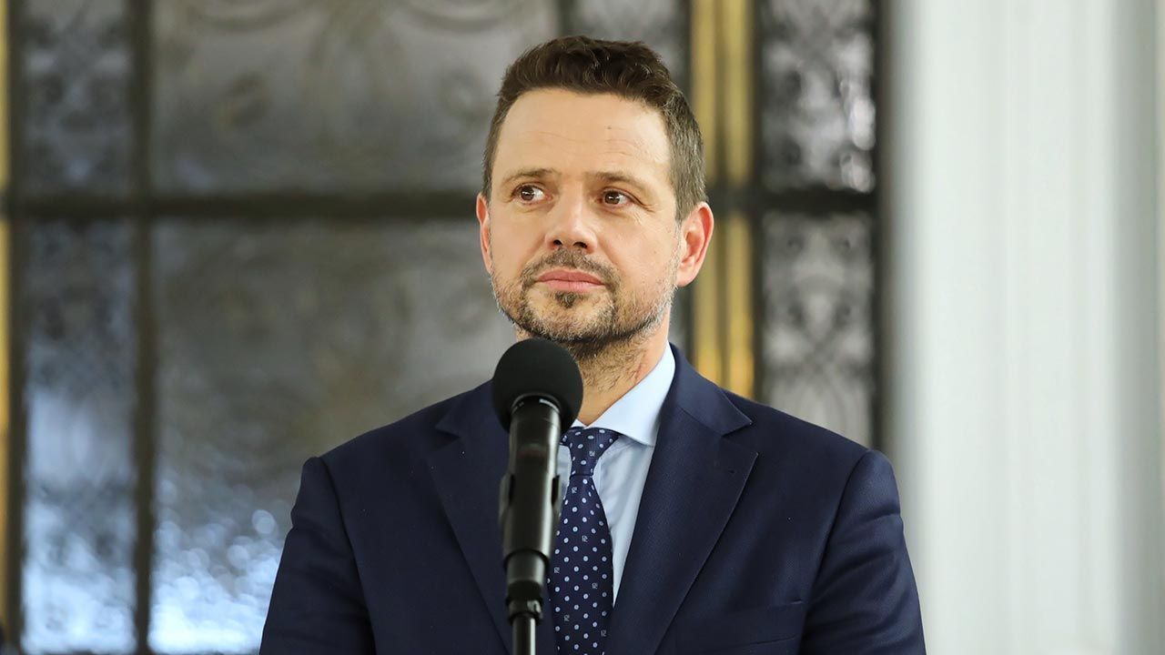 Rafał Trzaskowski powiedział, że w tym momencie nie chce się tym zajmować, bo „nie chce wpisać tej dyskusji w kampanię wyborczą” (fot. PAP/Tomasz Gzell) Rafał Trzaskowski powiedział, że w tym momencie nie chce się tym zajmować, bo „nie chce wpisać tej dyskusji w kampanię wyborczą” (fot. PAP/Tomasz Gzell)
