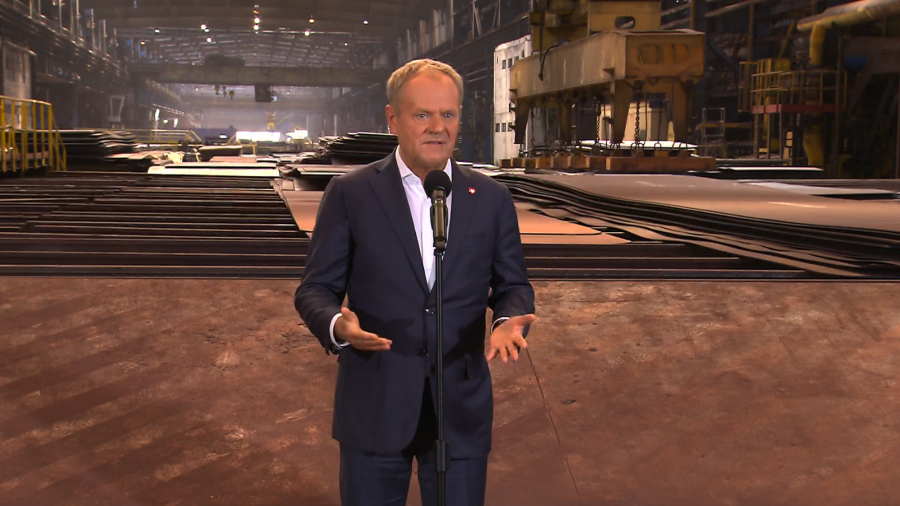 Donald Tusk podczas wizyty w Hucie Częstochowa. Fot. TVP3 Katowice