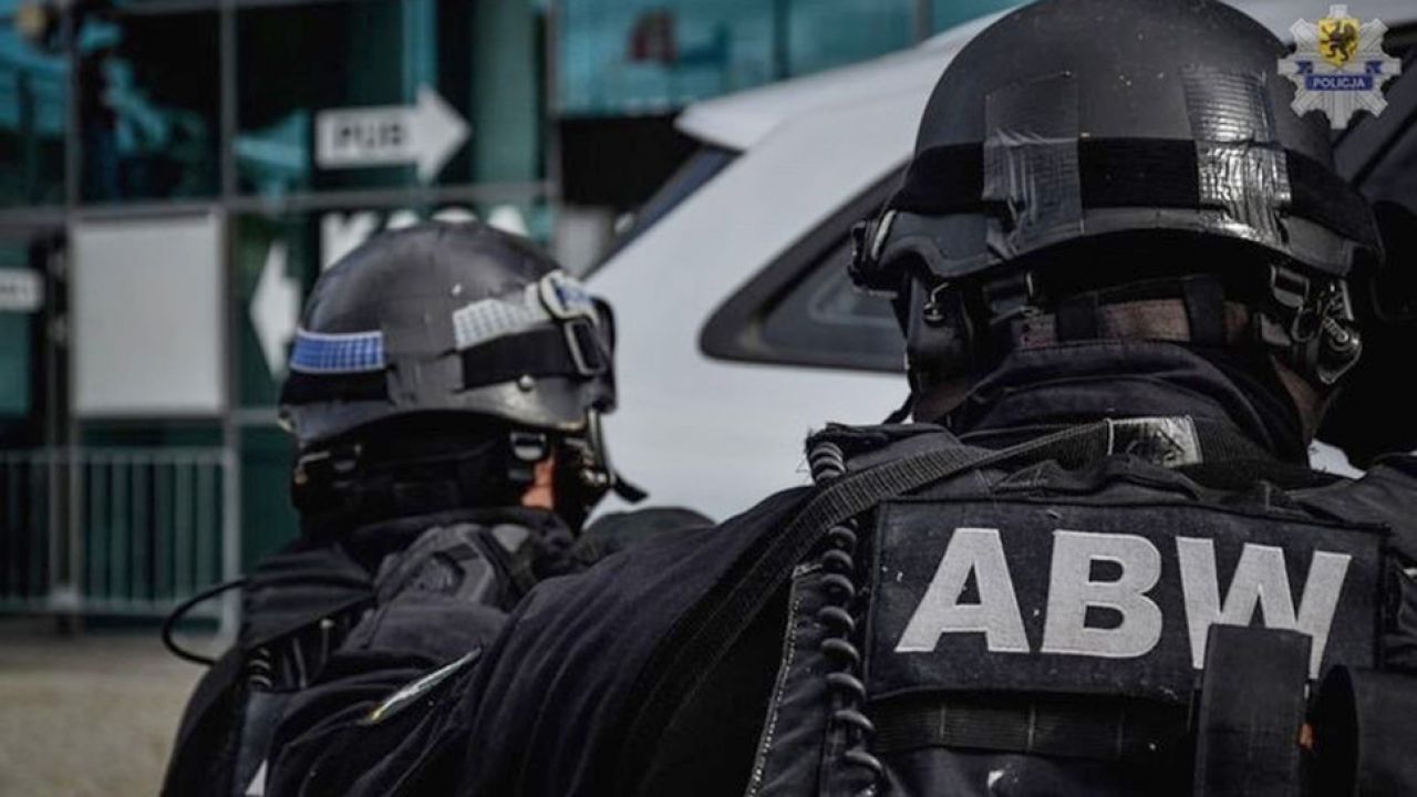 Portal tvp.info ustalił, że obu mężczyzn w zeszłym tygodniu zatrzymali funkcjonariusze ABW (fot. policja.pl) Portal tvp.info ustalił, że obu mężczyzn w zeszłym tygodniu zatrzymali funkcjonariusze ABW (fot. policja.pl)