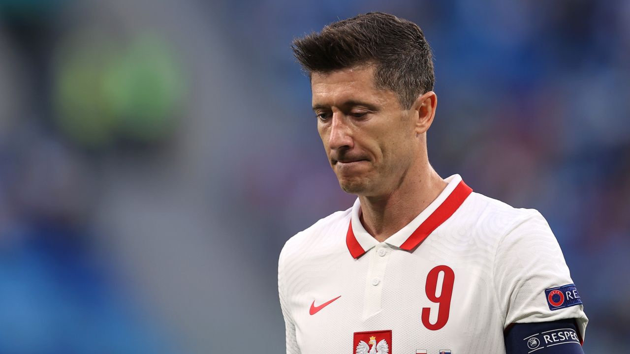 Robert Lewandowski był jednym z najgorszych polskich piłkarzy na boisku (fot. Getty Images) Robert Lewandowski był jednym z najgorszych polskich piłkarzy na boisku (fot. Getty Images)