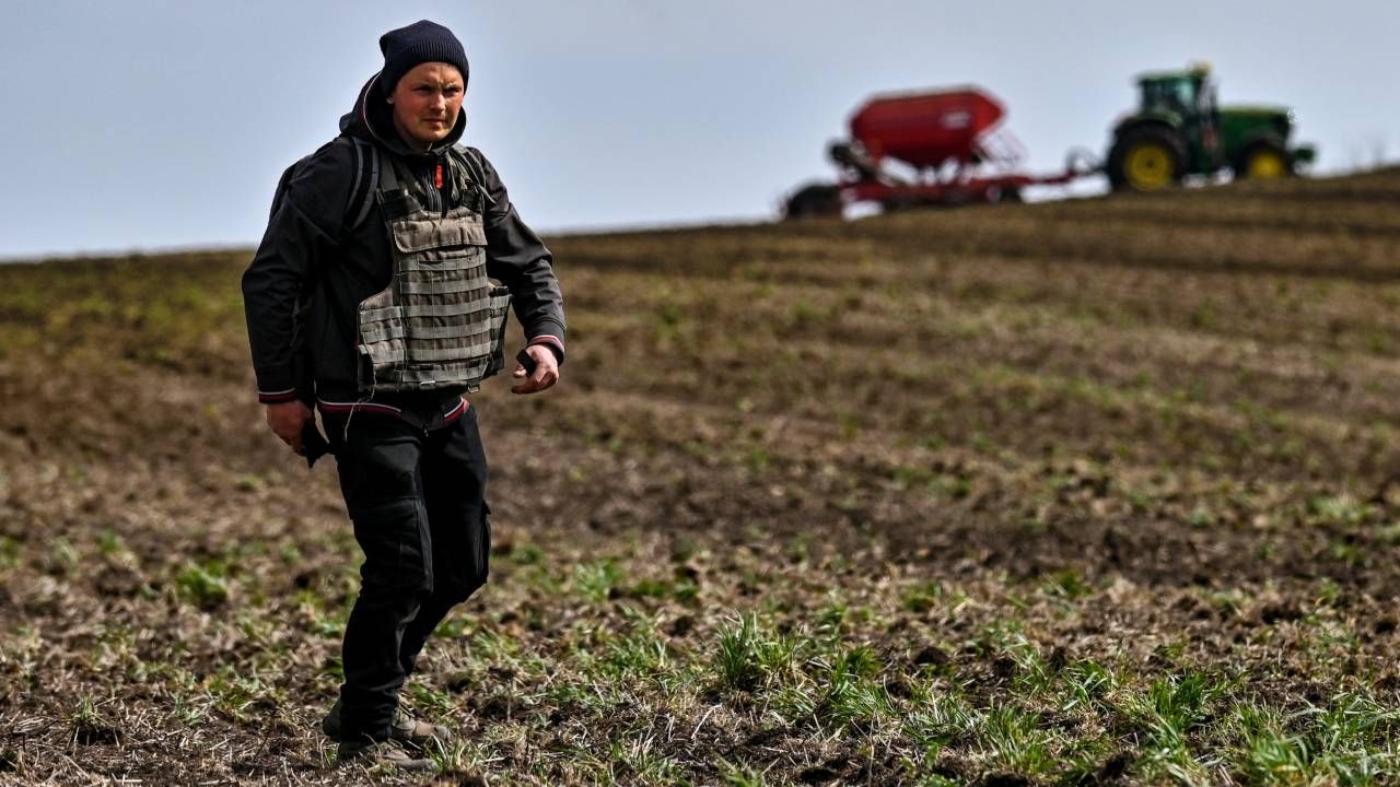 Ukraińscy rolnicy są atakowani przez Rosjan, którzy kradną ich dobytek i zbiory (fot. Dmytro Smoliyenko/ Ukrinform/Future Publishing via Getty Images)