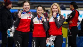 Kaja Ziomek-Nogal, Andżelika Wójcik i Karolina Bosiek ze złotymi medalami Pucharu Świata (fot. Getty Images)