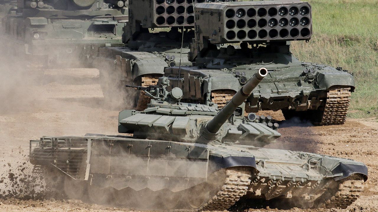 Czołg T-72 B3M armii rosyjskiej (fot.  Leonid Faerberg/SOPA Images/LightRocket via Getty Images)