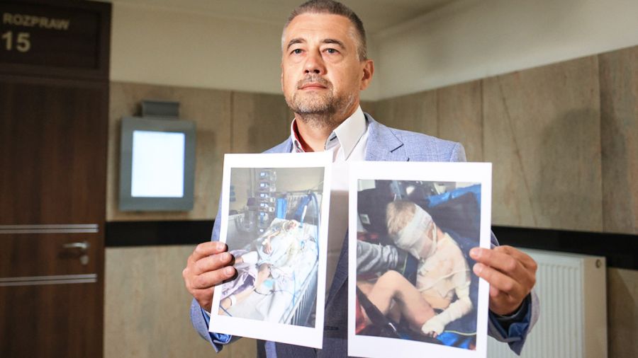 Prezes Fundacji To ja - Dziecko im. Kamilka Mrozka z Częstochowy Piotr Kucharczyk w Sądzie Okręgowym w Częstochowie (fot. PAP/Jarek Praszkiewicz)