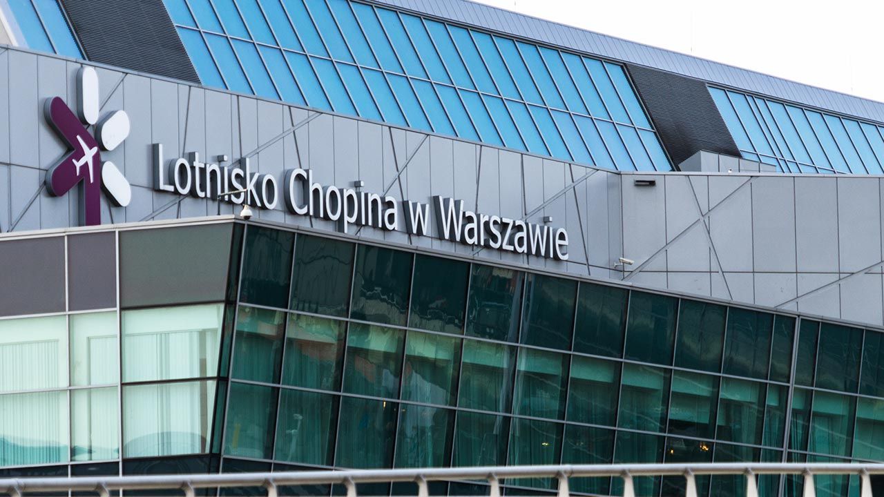 Lotnisko Chopina wydało oświadczenie odnośnie materiału portalu tvn24.pl (fot. Shutterstock)