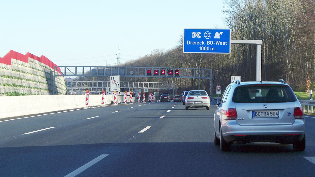 Autostrada A40 jest jedną z najbardziej uczęszczanych w Zagłębiu Ruhry (fot. Shutterstock/Tumarkin Igor - ITPS)