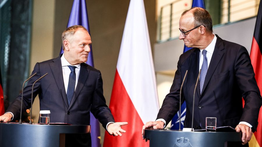 Russlands Krieg gegen die Ukraine hat die Sicherheitslage sowohl für Polen als auch für Deutschland grundlegend verändert. (PAP/EPA/FILIP SINGER)