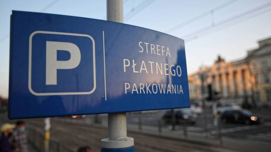Boże Ciało bez Strefy Płatnego Parkowania w Poznaniu (fot. PAP/Leszek Szymański)