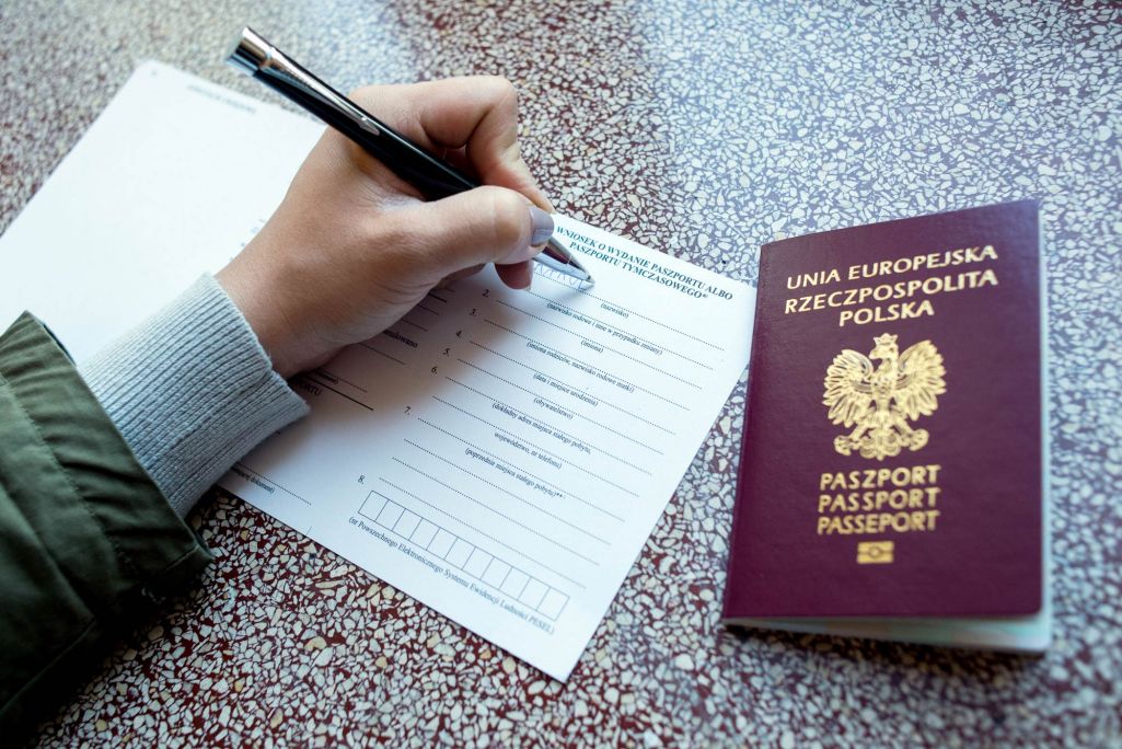 Здымак мае ілюстрацыйны характар. Пашпартны стол, парадак падачы заявы і атрымання польскага пашпарту. (Фота: Daniel Dmitriew / Forum)