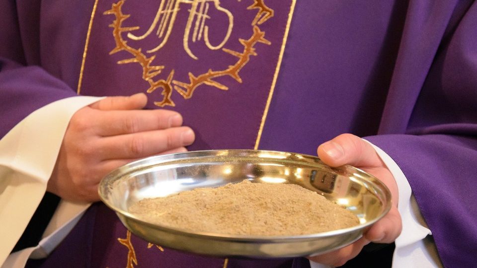 Skąd Się Bierze Popiół Na środę Popielcową W Kościele katolickim dziś Środa Popielcowa. Rozpoczyna się Wielki Post