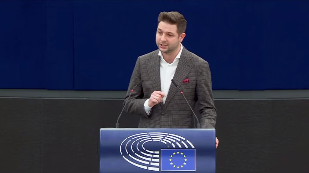 Patrick Jackie es despiadado con los eurodiputados que atacan a Polonia en el Parlamento Europeo