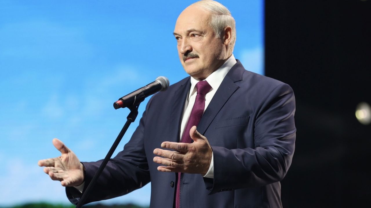 Szef unijnej dyplomacji zaapelował jednocześnie o nieingerowanie w sprawy Białorusi (fot. EPA/PAP)